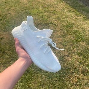 Yeezy Boost 350 V2 'Cream
White / Triple White'